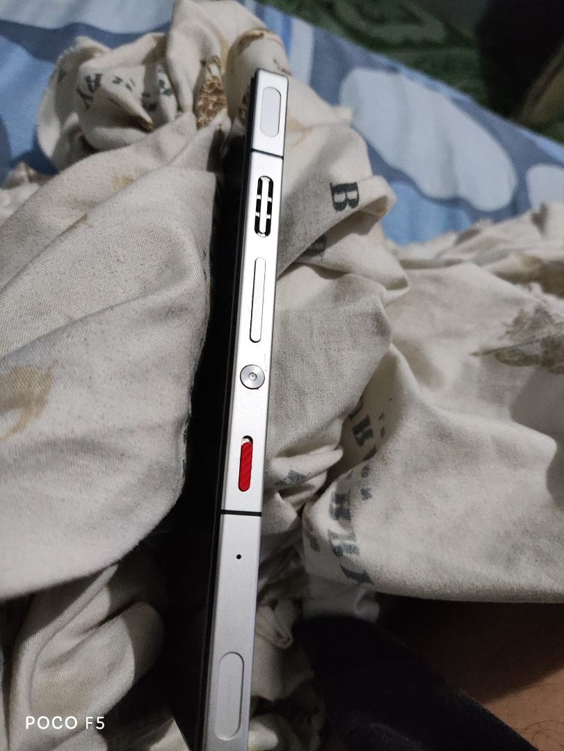 Redmagic 9 pro snowfall 16/512 (Category: Android Others) located in Quezon City. Submitted by pusing010492 (Listing ID 1337678015, Image 3). Description: Redmagic 9 pro snowfall 16/512 99% smooth well maintain po yung unit Freebies 2 tempered hyberwind glass 1 unused case 41k fix swapping value 42k Since casual gamer lang ako i can swap sa ios or pixel phone or rog 8 Bgc taguig area only i can meet thanks.