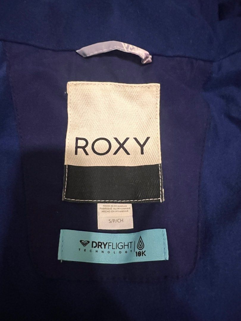 ROXY Winter jacket (Category: Coats, Jackets and Outerwear) located in Singapore. Submitted by shoptravelbuy (Listing ID 1337693417, Image 3). Description: .