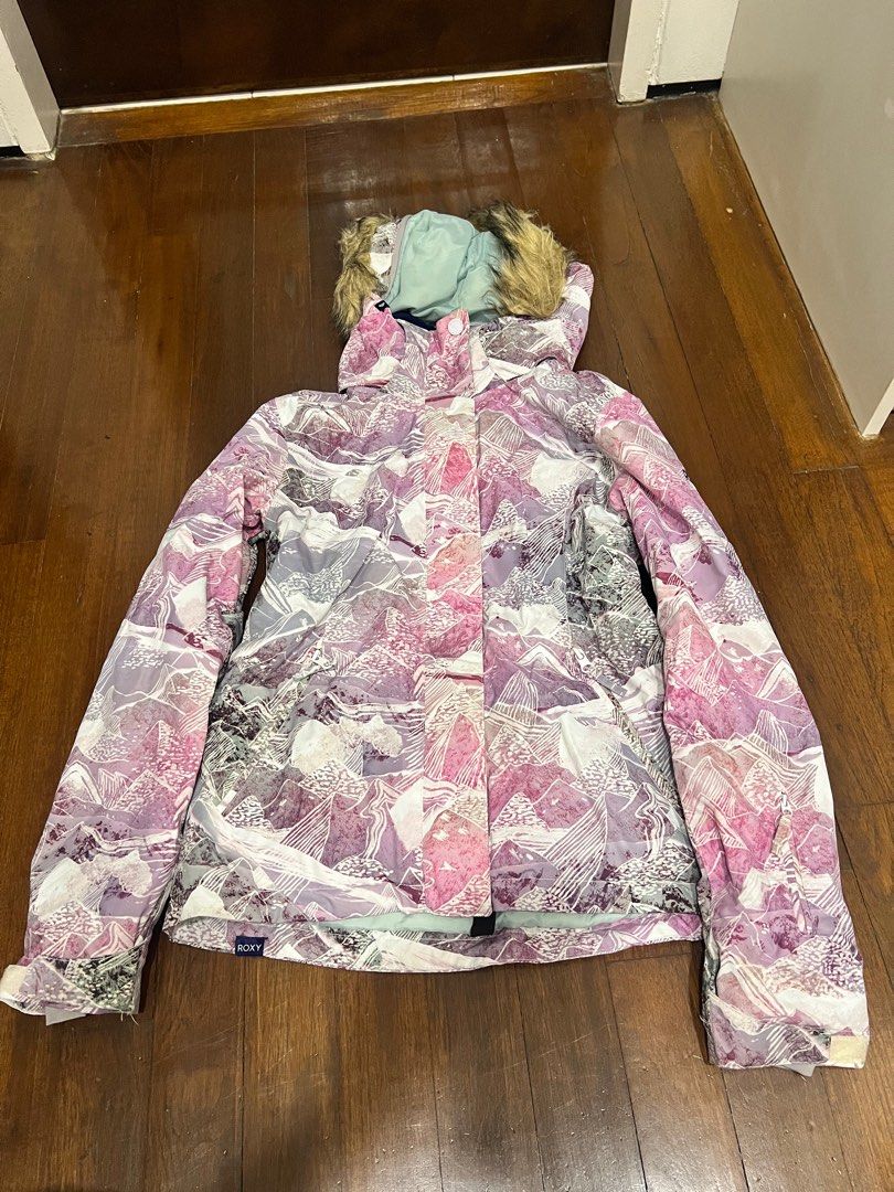 ROXY Winter jacket (Category: Coats, Jackets and Outerwear) located in Singapore. Submitted by shoptravelbuy (Listing ID 1337693417, Image 1). Description: .