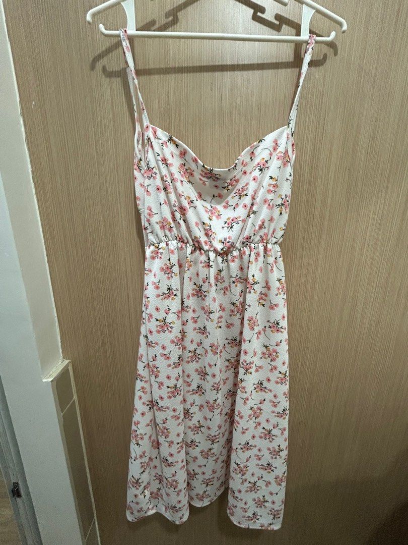 Shein Tie Front Sundress (Category: Dresses) located in Las Pinas. Submitted by flrmz (Listing ID 1337669759, Image 3). Description: Bought from an IG Shop. Rfs: Decluttering.