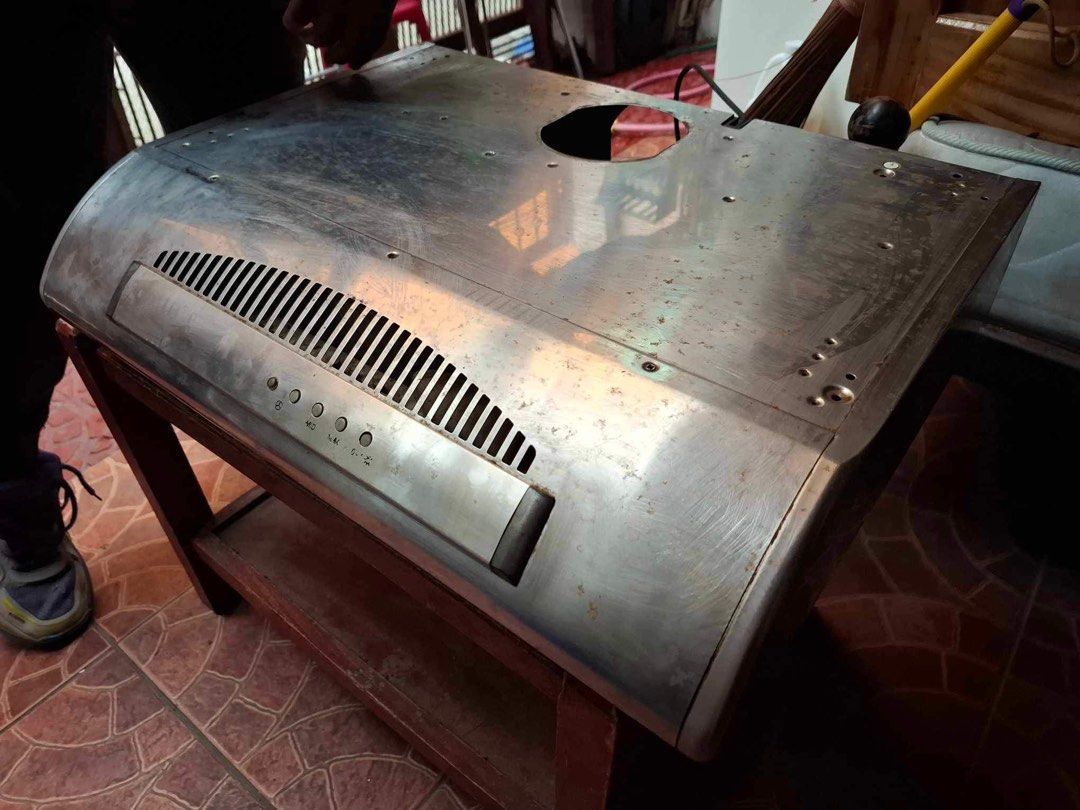 La Germania Silver Metallic Range Hood (Category: Hobs & Hoods) located in Manila. Submitted by offtherack_mnl (Listing ID 1337670353, Image 3). Description: .