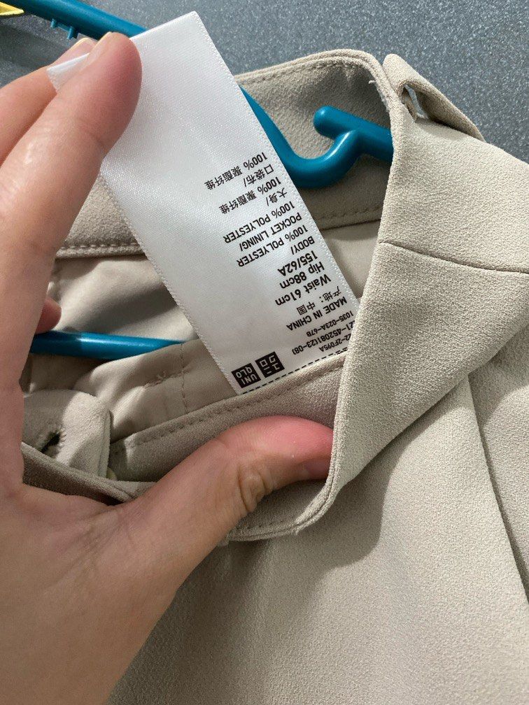 Uniqlo cream. Not stretchable flare pants (Category: Other Bottoms) located in Makati City. Submitted by bebangscloset (Listing ID 1337676390, Image 3). Description: No stains .