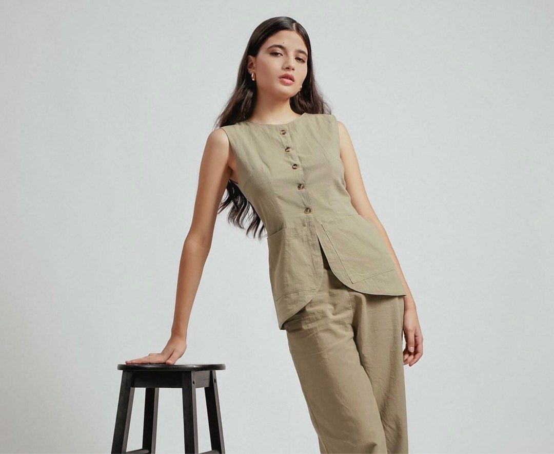 Vest Top in Nude (Category: Blouses) located in Makati City. Submitted by declutterandshop (Listing ID 1337600175, Image 3). Description: Brand new with tag Retails for Php 1890 Same exact top as worn by Elisse but in color Nude.