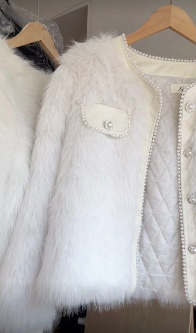 Winter Jacket (Category: Coats, Jackets and Outerwear) located in Singapore. Submitted by luluw (Listing ID 1337610993, Image 2). Description: Brand new for winter season.