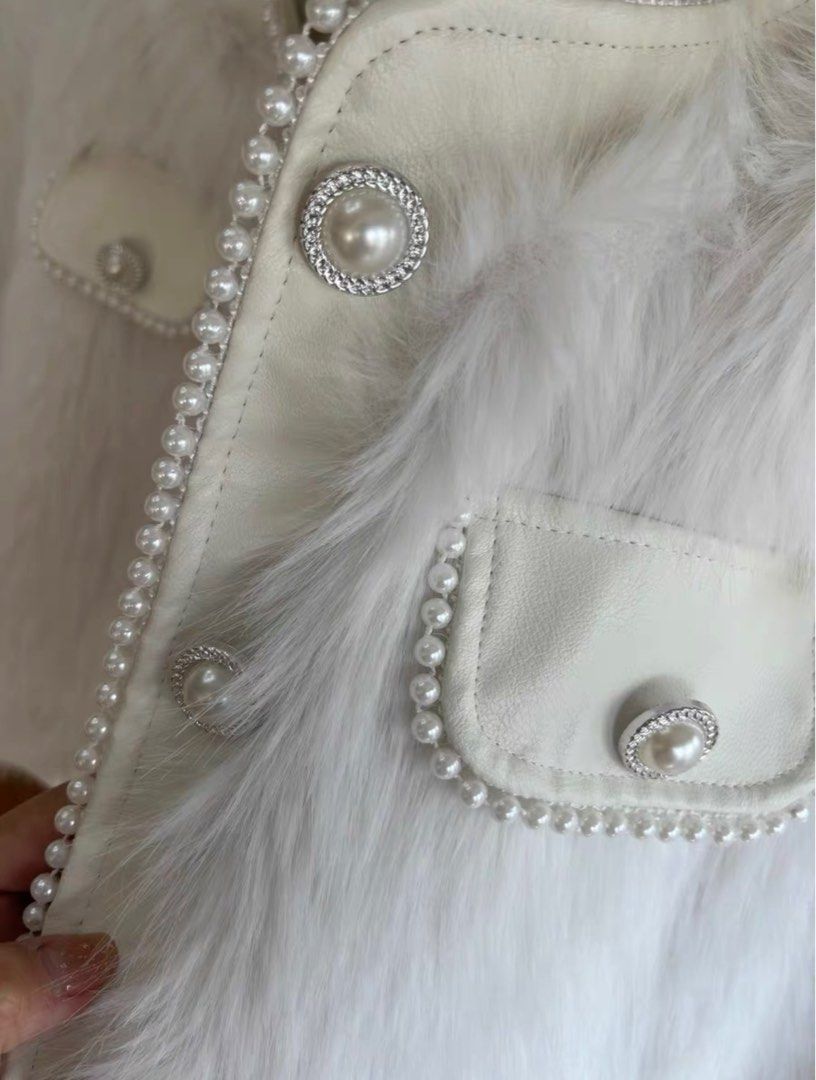 Winter Jacket (Category: Coats, Jackets and Outerwear) located in Singapore. Submitted by luluw (Listing ID 1337610993, Image 3). Description: Brand new for winter season.