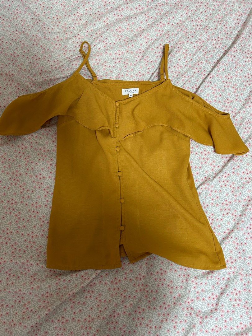 Zalora Button Cold Shoulder Ruffle Cami Top (Category: Blouses) located in Las Pinas. Submitted by flrmz (Listing ID 1337587640, Image 1). Description: Bought on Zalora RFS: Decluttering my closet.