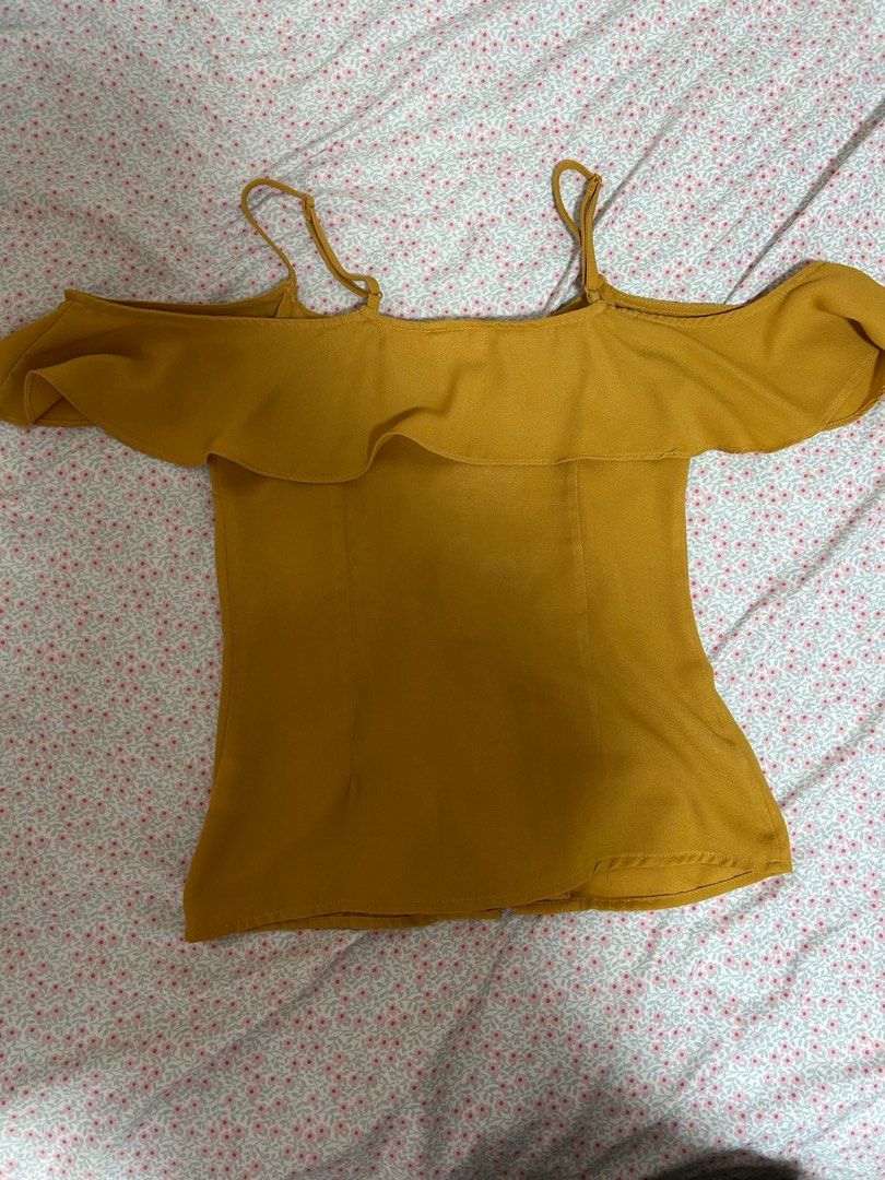 Zalora Button Cold Shoulder Ruffle Cami Top (Category: Blouses) located in Las Pinas. Submitted by flrmz (Listing ID 1337587640, Image 2). Description: Bought on Zalora RFS: Decluttering my closet.