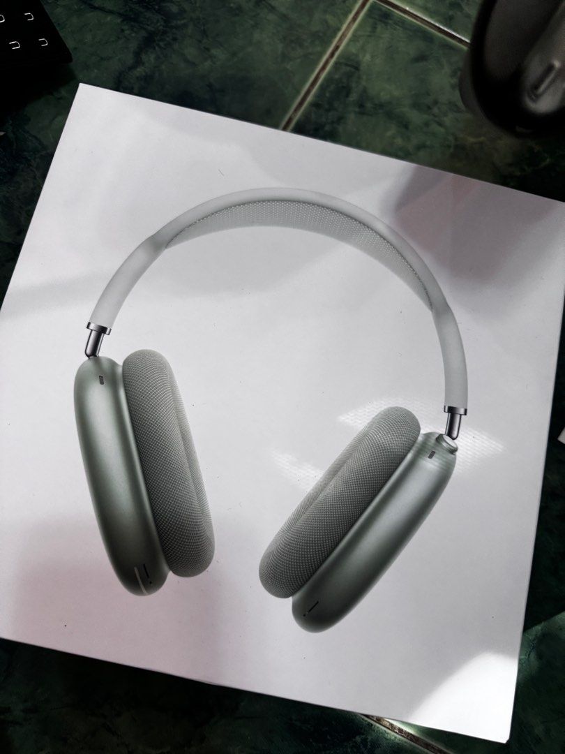 Airpods Pro Max Original (Category: Headphones & Headsets) located in Subic. Submitted by tricialgr (Listing ID 1337806803, Image 2). Description: .