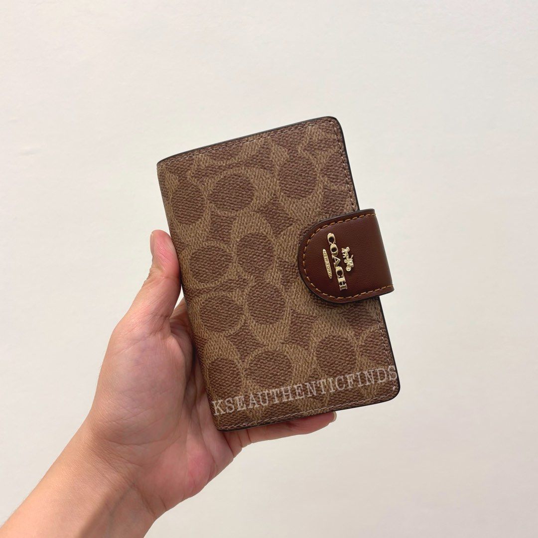 COACH Medium Corner Zip Wallet in Tan/Brown 🇺🇸 (Category: Luxury Bags & Wallets) located in Pasig City. Submitted by kseauthenticfinds (Listing ID 1337834192, Image 2). Description: 𝗡𝗲𝘄 𝗔𝗿𝗿𝗶𝘃𝗮𝗹✨ Medium Corner Zip Wallet in Tan/Brown 🇺🇸 Inclusions: tag and care card Pasig on hand Product Details Crossgrain leather Zip coin pocket Snap closure Bill compartment Seven credit card slots 5" (L) x 3 1/2" (H) x 1/2" (W) Disclaimer KSE Authe