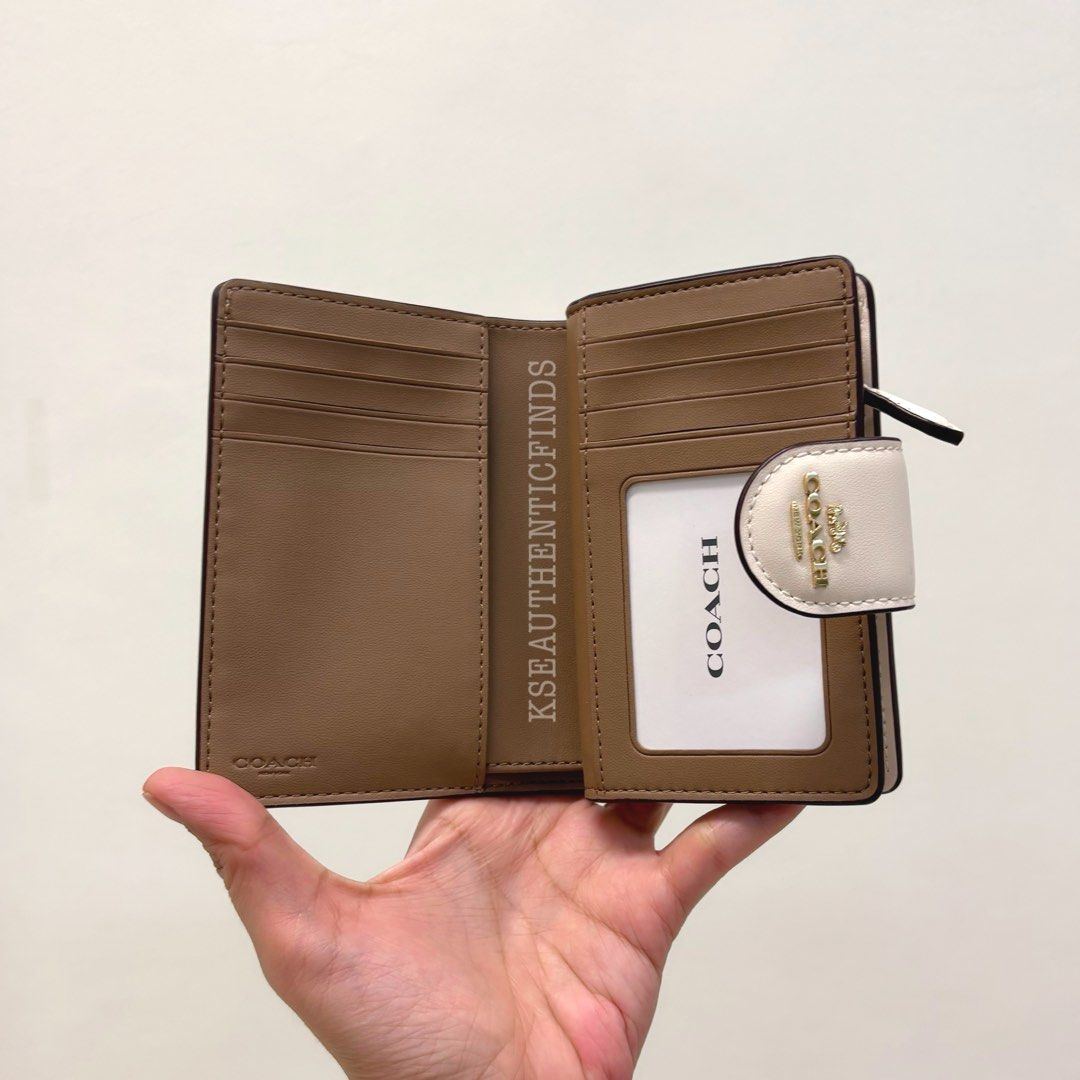 COACH Medium Corner Zip Wallet in Sand/Chalk 🇺🇸 (Category: Luxury Bags & Wallets) located in Pasig City. Submitted by kseauthenticfinds (Listing ID 1337834673, Image 3). Description: 𝗡𝗲𝘄 𝗔𝗿𝗿𝗶𝘃𝗮𝗹✨ Medium Corner Zip Wallet in Sand/Chalk 🇺🇸 Inclusions: tag and care card Pasig on hand Product Details Crossgrain leather Zip coin pocket Snap closure Bill compartment Seven credit card slots 5" (L) x 3 1/2" (H) x 1/2" (W) Disclaimer KSE Aut