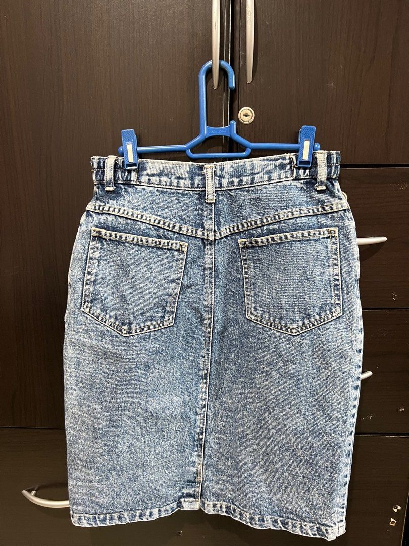 DENIM SKIRT (Category: Skirts) located in Cainta. Submitted by lerlainee (Listing ID 1337879506, Image 3). Description: DM me if you're interested! 😊 Location: Cainta Rizal Mod: Lalamove/LBC Mop: Gcash/Bank .