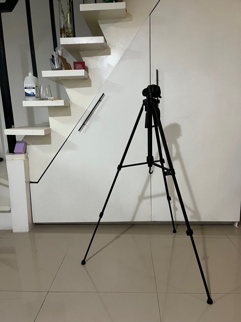HEAVY DUTY TRIPOD (Category: Tripods & Monopods) located in Cavite. Submitted by inbetweenmarket (Listing ID 1337920166, Image 2). Description: Used once or twice only .