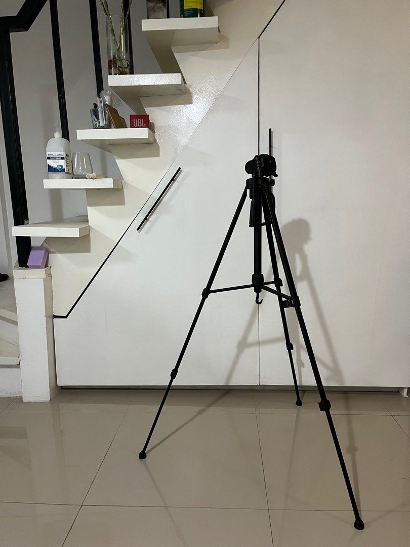HEAVY DUTY TRIPOD (Category: Tripods & Monopods) located in Cavite. Submitted by inbetweenmarket (Listing ID 1337920166, Image 1). Description: Used once or twice only .