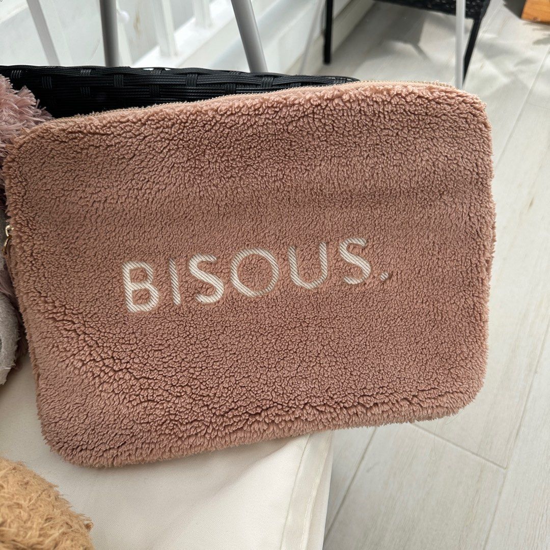 H&M Blush Pink Teddy Laptop Case (Category: Purses & Pouches) located in Baguio. Submitted by circa2009 (Listing ID 1337880452, Image 1). Description: H&M laptop bag/pouch/sleeve Washable Fits 15” laptops and smaller.