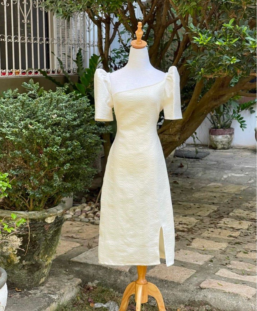Inabella by Handwoven Beauty (Category: Traditional & Ethnic wear) located in Dumaguete. Submitted by bon.chan (Listing ID 1337800178, Image 1). Description: Inabella Bodycon dress by Handwoven beauty. Worn only once during graduation. See second photo for reference. Dress is two-way. Removable yung other pako. And is non-stretchable. RFS. Tumaba ako kaya di na kasya for Oathtaking Size reference: (Preferably smaller yung size mo kasi non-stretch