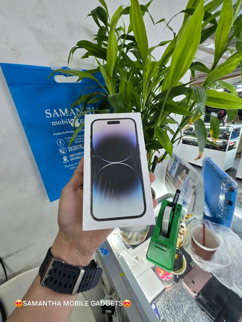 Iphone 14 Pro 128gb Openline (Category: iPhone 14 Series) located in Manila. Submitted by lenweltong05295 (Listing ID 1337813076, Image 2). Description: Iphone 14 Pro 128gb Openline Brandnew Sealed with Warranty Onhand Stock.