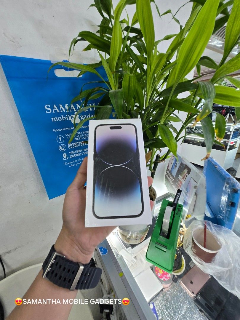 Iphone 14 Pro 128gb Openline (Category: iPhone 14 Series) located in Manila. Submitted by lenweltong05295 (Listing ID 1337813076, Image 1). Description: Iphone 14 Pro 128gb Openline Brandnew Sealed with Warranty Onhand Stock.