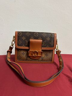 (Category: ) located in . Submitted by zzzzcloset (Listing ID 1337836525, Image 1). Description: .