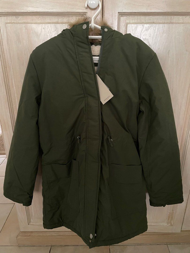 Winter Jacket (Category: Coats, Jackets and Outerwear) located in Singapore. Submitted by fashr (Listing ID 1337897089, Image 1). Description: This is kid size, but it fits adult (ladies) size XS-S. Brand new with tag. No lowballers please. Won’t be entertained. .