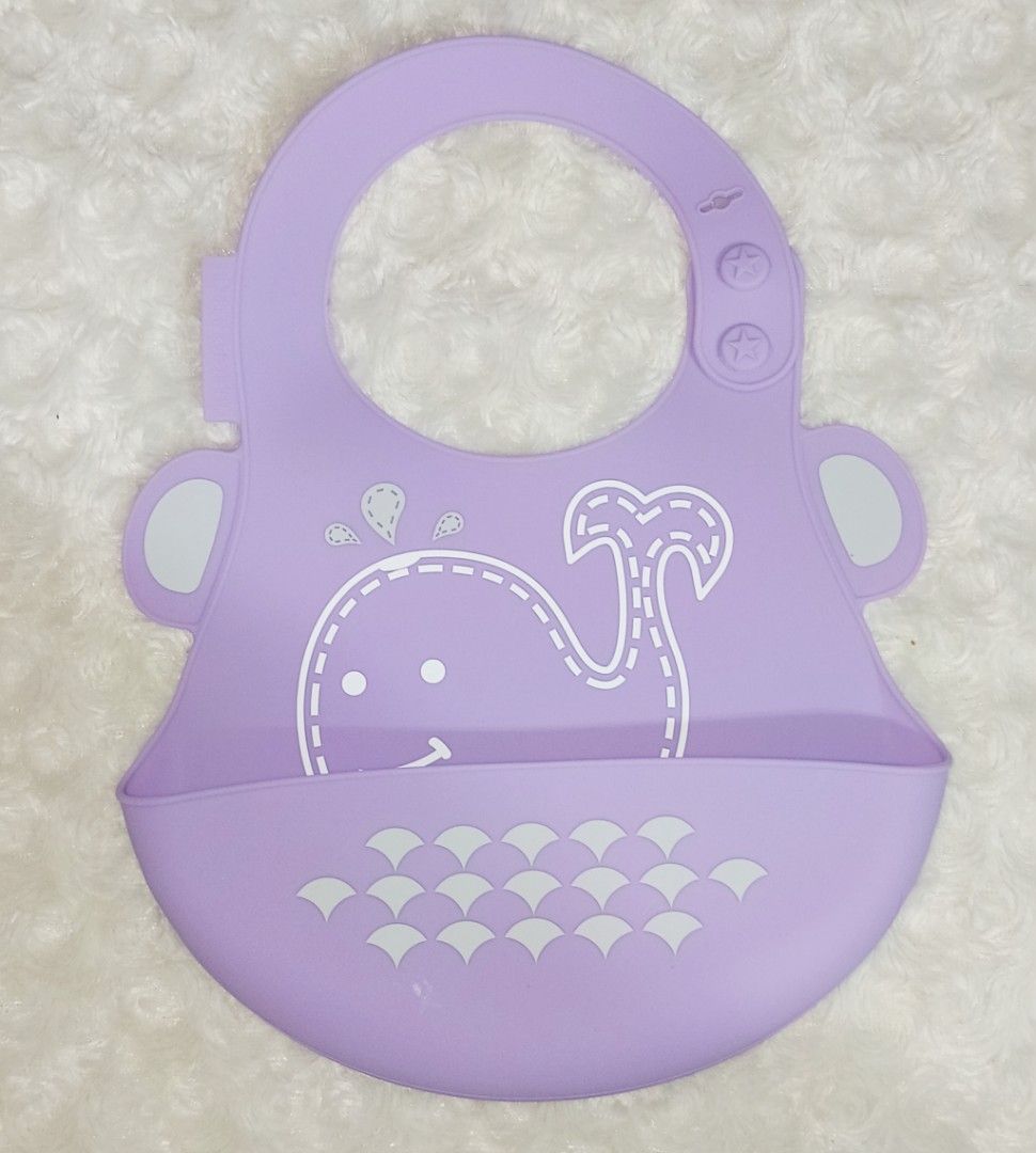 Marcus & Marcus Silicon Bib (Category: Weaning & Toddler Feeding) located in Antipolo. Submitted by legoninos.legoninas (Listing ID 1337914760, Image 1). Description: brand new no box since it is from a set.