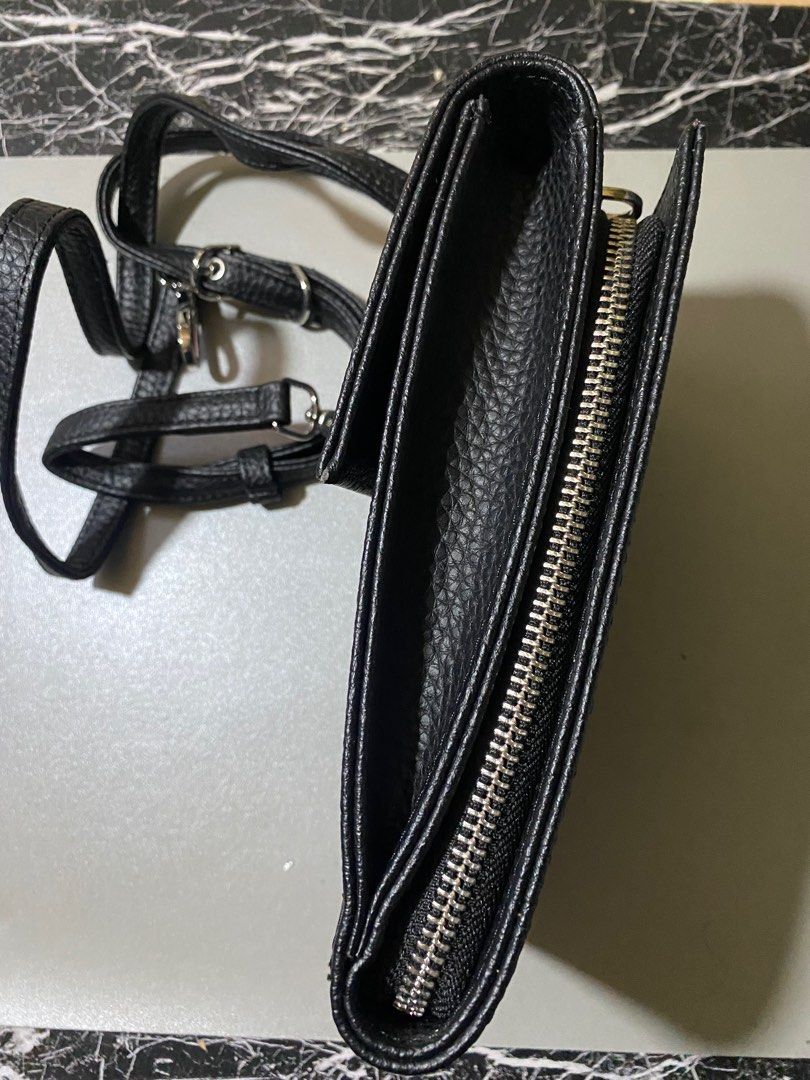 Matt and Nat cross over bag (Category: Luxury Bags & Wallets) located in Manila. Submitted by mogsmogs (Listing ID 1337852526, Image 3). Description: .