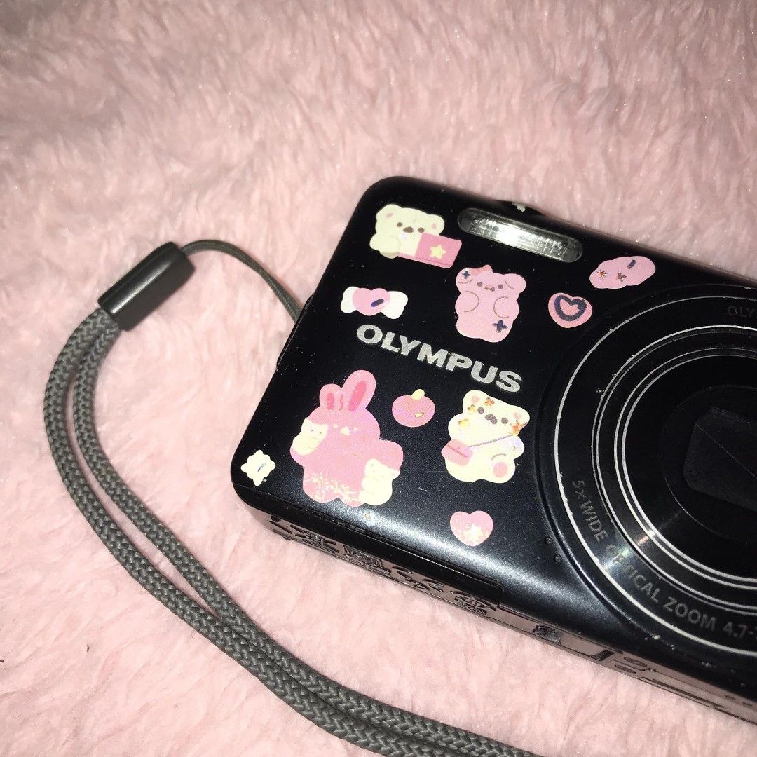 OLYMPUS VG - 140 (Category: Cameras) located in Angeles City. Submitted by wonucams (Listing ID 1337916854, Image 2). Description: ꒰ wts / lfb ph digicam! ꒱ 𐚱 — olympus VG-140 (3.5k) 14 Megapixels HD Video Recording iAuto Mode Face Detection and Red-eye Fix Multiple Scene Modes 🧷 inclus: — battery — sd card — crocheted pouch — beaded strap.