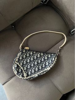 (Category: ) located in . Submitted by ShopPreloved (Listing ID 1337764691, Image 1). Description: .
