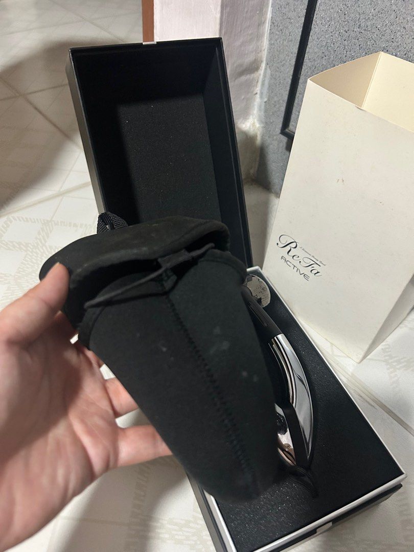 Refa Active (Category: Body Care) located in Singapore. Submitted by huiyuju (Listing ID 1337896253, Image 3). Description: Selling because I have too many devices. In good condition as I hardly use. Please note the there is some stains on the pouch. See 3rd photo https://www.refa.net/en/refa_active/active_wf/.