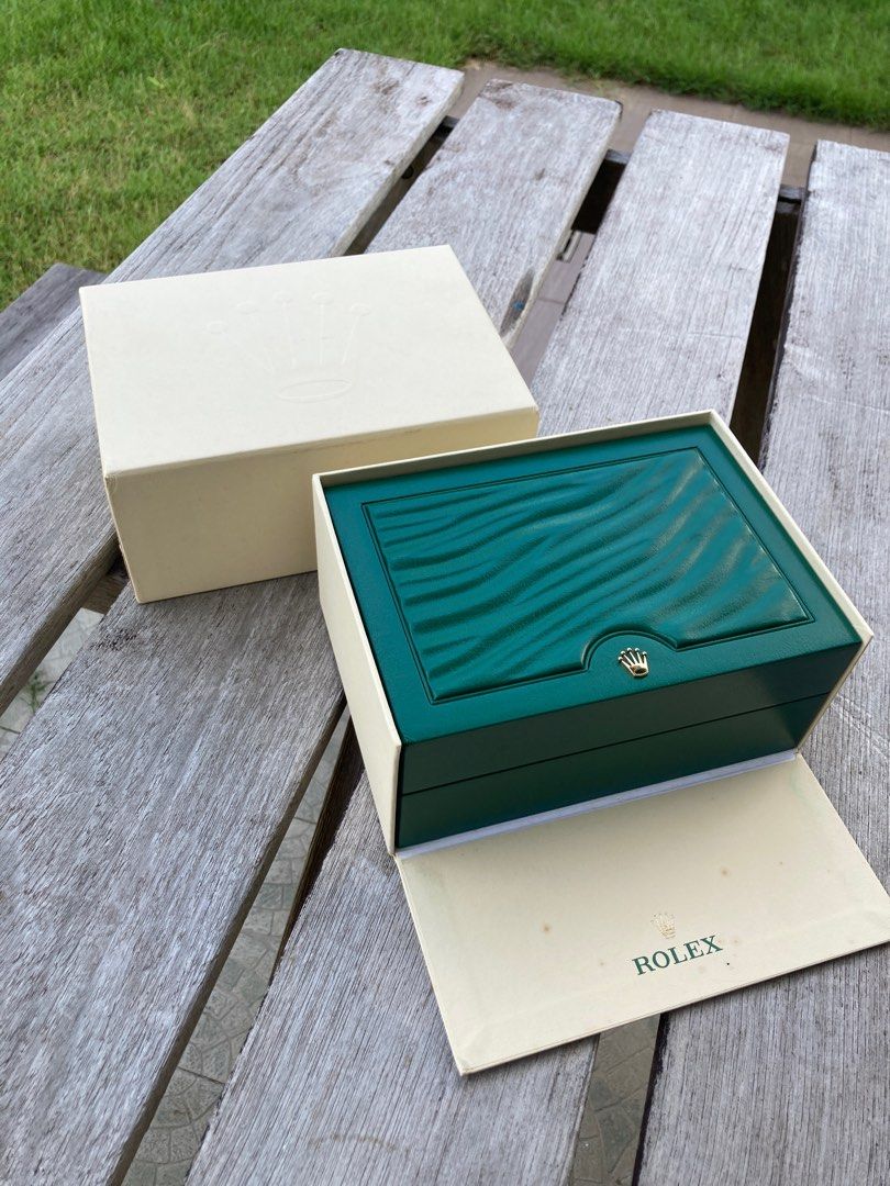 Rolex Oyster Perpetual 36 (116000) White (Category: Watches) located in Singapore. Submitted by derloveshack (Listing ID 1337771978, Image 2). Description: Full set plus authentication receipt. Arrange for viewing if interested. Thank you. Rare. https://youtu.be/h6F-ybfU29E?si=5Fm0V6w3QEiklJIy.