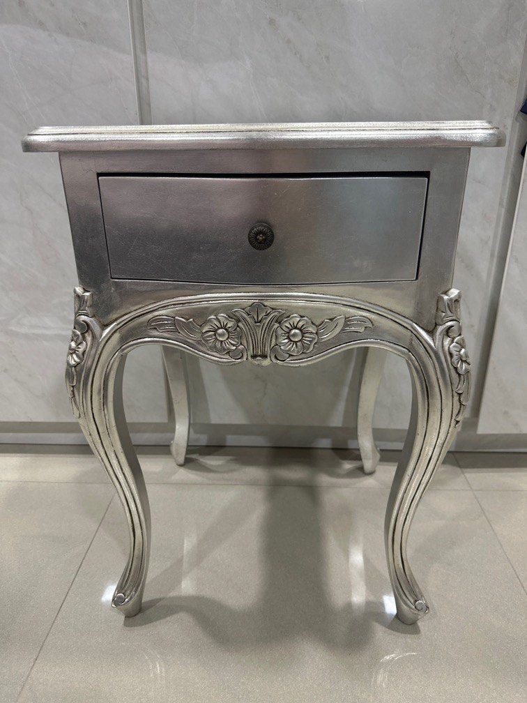 Side Table (Category: Tables & Sets) located in Singapore. Submitted by klwsara0186284 (Listing ID 1337797432, Image 1). Description: .