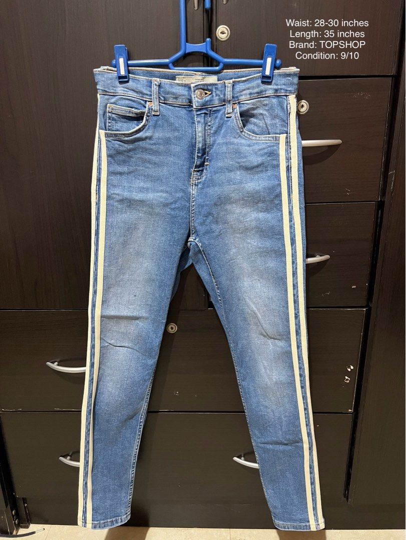 TOPSHOP JAMIE JEANS (Category: Jeans) located in Cainta. Submitted by lerlainee (Listing ID 1337878917, Image 1). Description: DM me if you're interested! 😊 Location: Cainta Rizal Mod: Lalamove/LBC Mop: Gcash/Bank .