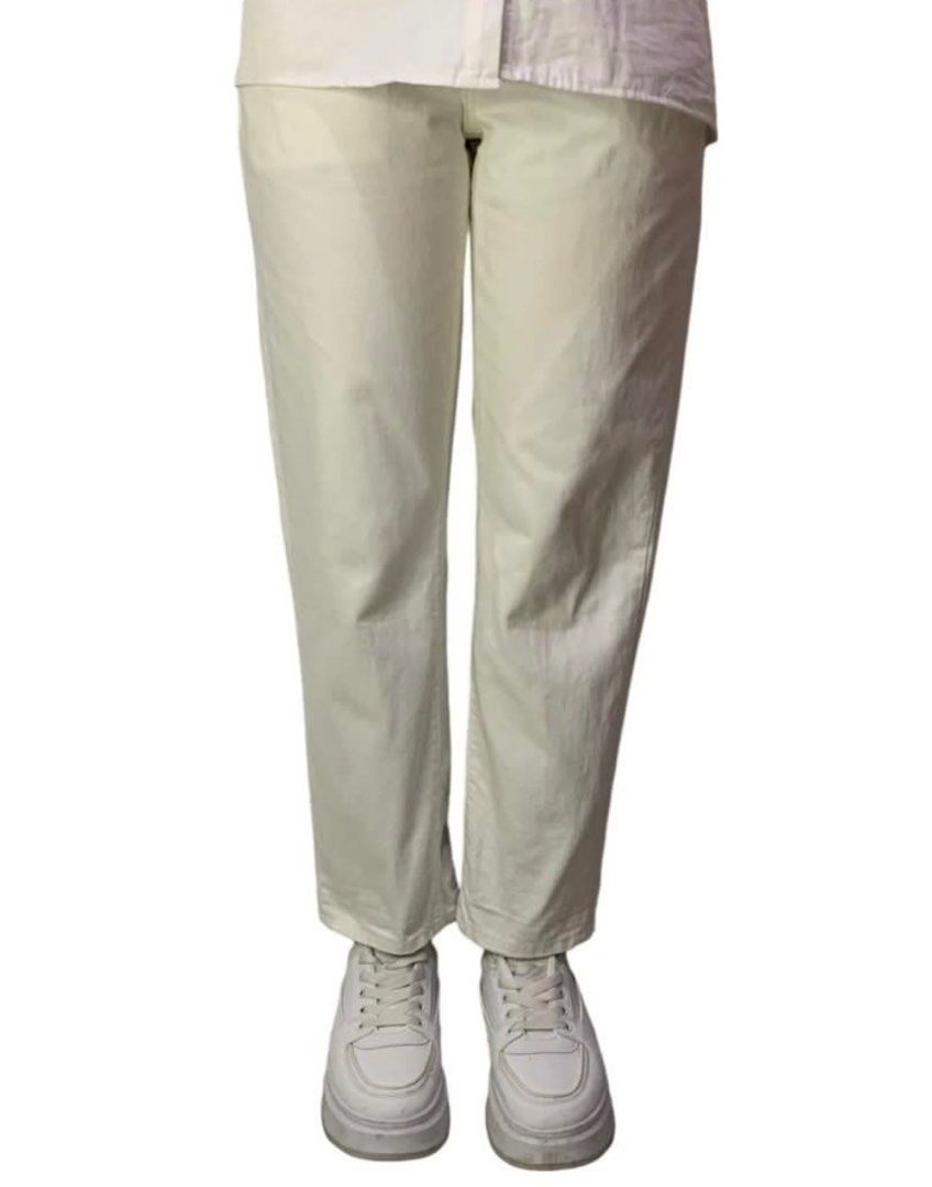 Uniqlo White Pants/Jeans (Category: Jeans) located in Paranaque City. Submitted by makeup_kxko (Listing ID 1337917628, Image 2). Description: No issue. Waist: 24” Length: 36” .