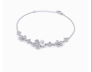 (Category: ) located in . Submitted by gigii_clothes (Listing ID 1337845591, Image 1). Description: .