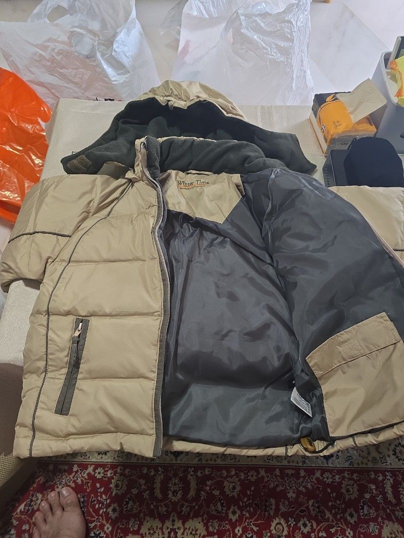 Winter jacket (Category: Babies & Kids Fashion) located in Singapore. Submitted by eric_cantona_7 (Listing ID 1337788198, Image 3). Description: good for up to minus 5 ..