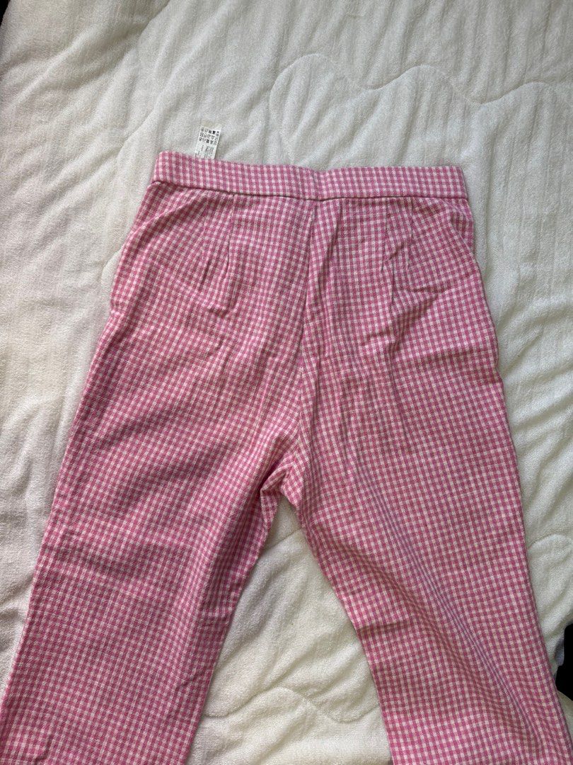 Zara Pink Gingham Flare Trousers (Category: Other Bottoms) located in Mandaluyong City. Submitted by curiocache (Listing ID 1337875531, Image 3). Description: .