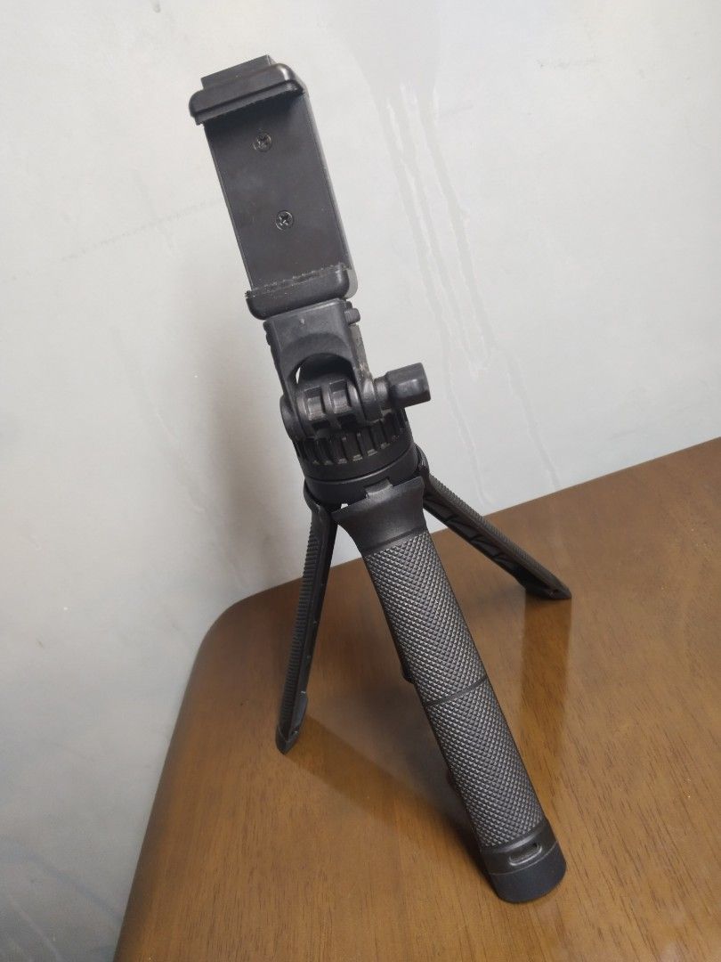 Affordable Extendable Selfie Stick/Handgrip/Monopod/Tripod 😍🫰 (Category: Tripods & Monopods) located in Malolos. Submitted by afford.japan (Listing ID 1337947567, Image 2). Description: Affordable Extendable Selfie Stick/Handgrip/Monopod/Tripod 😍🫰.