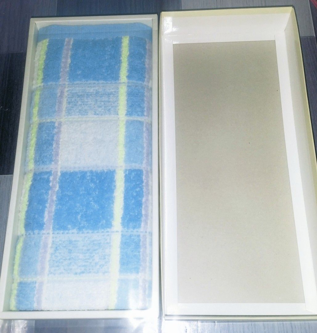 Americana Brand Bath Towel (Category: Bath) located in Quezon City. Submitted by rich2545 (Listing ID 1337940926, Image 2). Description: .