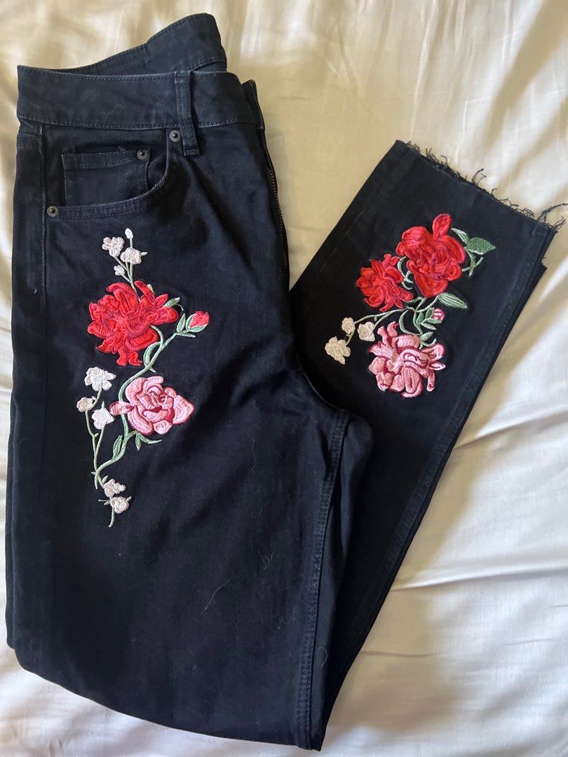 Black pants (Category: Jeans) located in San Fernando. Submitted by _prelovedbysflp (Listing ID 1337950267, Image 2). Description: .