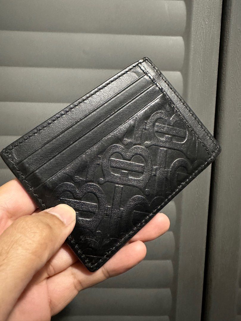 Burberry Black Monogram Bernie Card Holder (Category: Luxury Bags & Wallets) located in Quezon City. Submitted by dpkuno (Listing ID 1338065348, Image 3). Description: Personally used May scratch sa bottom part see last pic Interested? PM is the 🔑. Pagusapan natin Grained calfskin card holder in black. Embossed logo pattern at front and back faces. Six card slots and three note slots. Tonal textile lining. Approx. 4.25 length x 3.25 height..