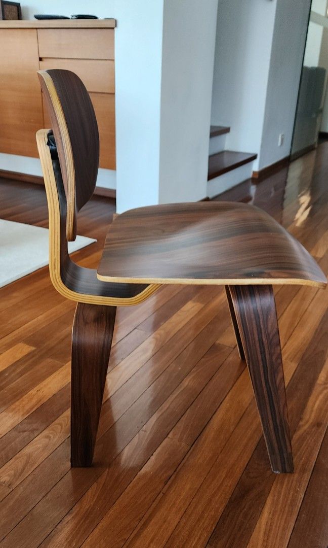 Chair (Category: Chairs) located in Singapore. Submitted by altomo (Listing ID 1337956334, Image 3). Description: .