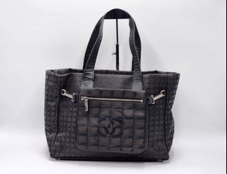 (Category: ) located in . Submitted by designercollectibles.com.au (Listing ID 1337971097, Image 1). Description: .