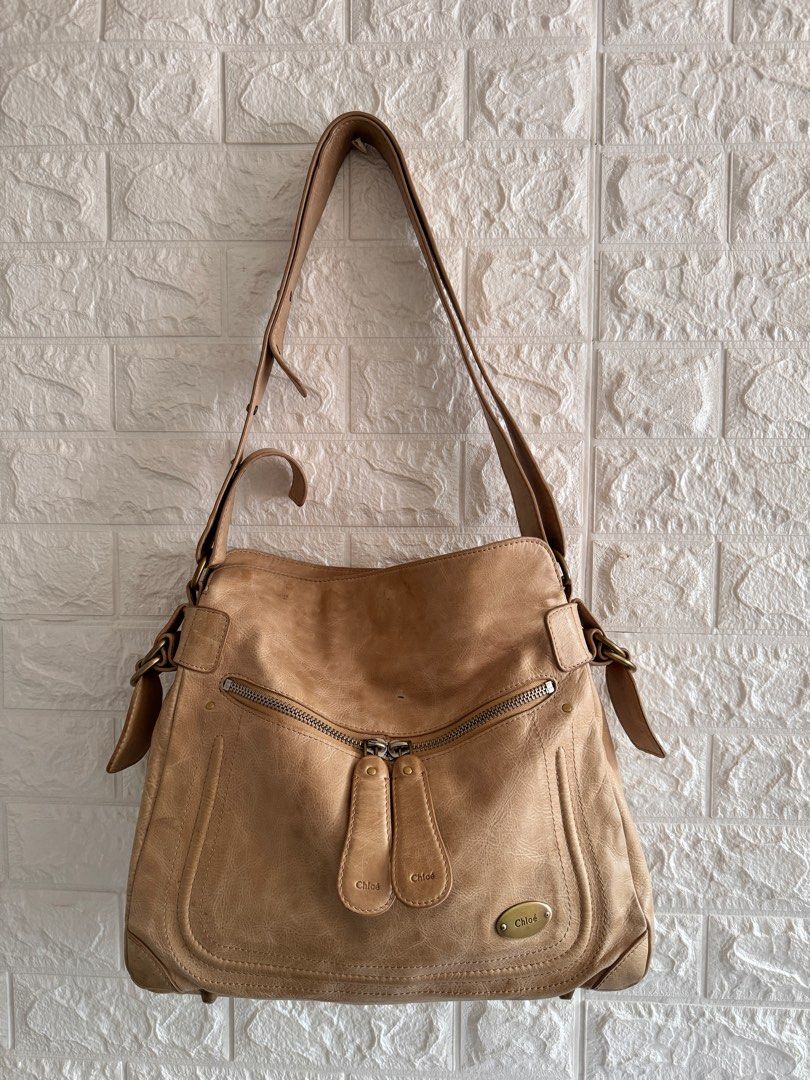 Chloe Shoulder/Sling Bag (Category: Luxury Bags & Wallets) located in Davao. Submitted by stellietas (Listing ID 1338087139, Image 2). Description: Vintage Nude Korea box Not guaranteed Leather Clean inside.