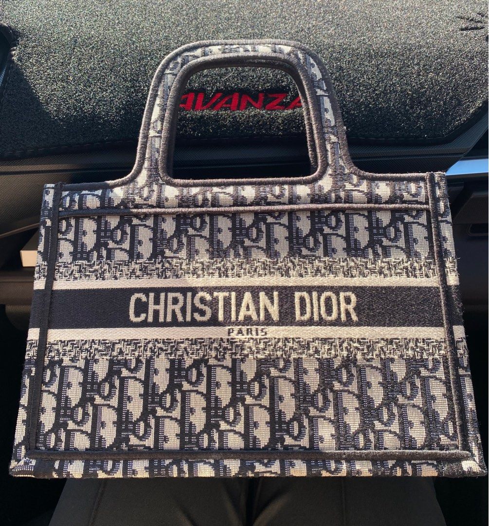 Christian dior bag (Category: Luxury Bags & Wallets) located in Floridablanca. Submitted by aboutbags14 (Listing ID 1337971901, Image 1). Description: .