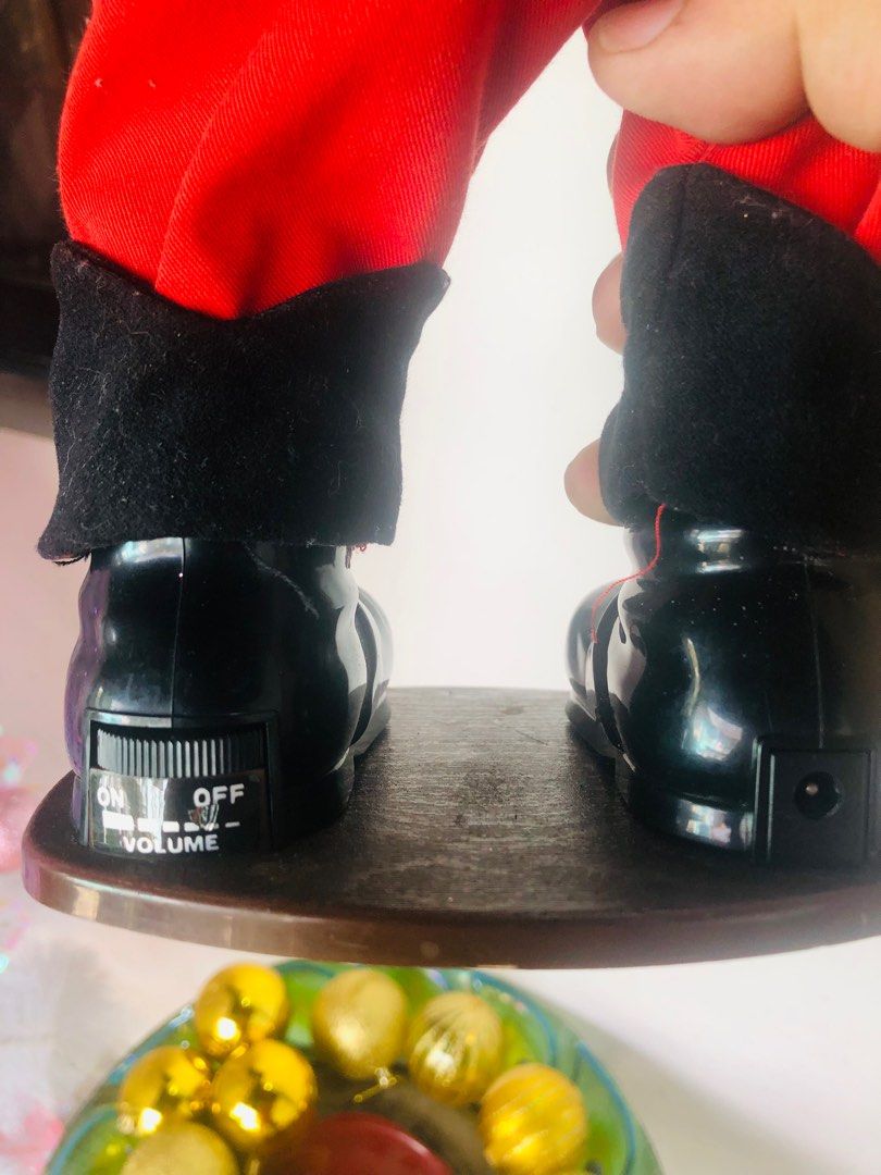 Dancing Santa Claus (Category: Vintage Collectibles) located in Imus. Submitted by verjel-31076 (Listing ID 1337947057, Image 3). Description: Vintage take 2 for 1350 With music With 1 power adapter 15 inches ang heightj Yung walang santa hat not working . .