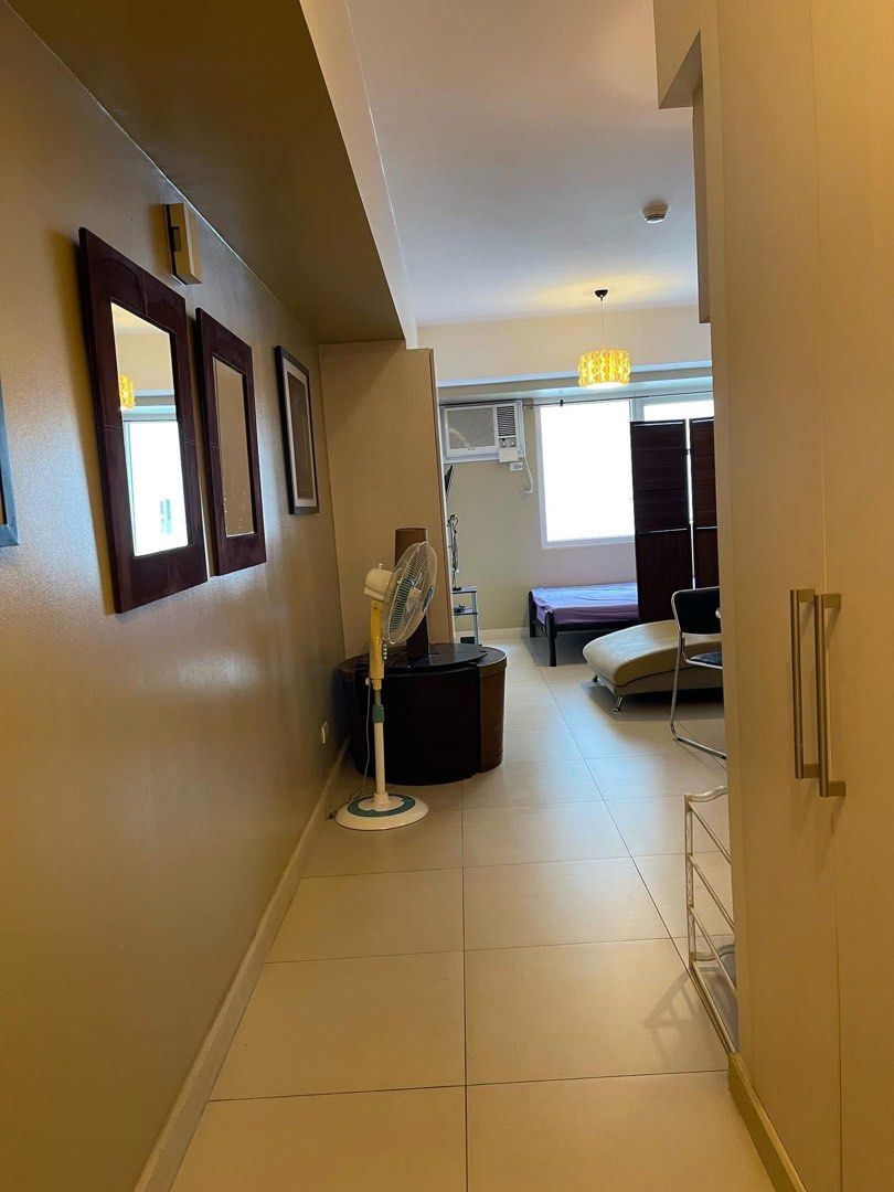 FF Studio Unit in Lerato Makati (Category: Apartments & Condos) located in Pasig City. Submitted by aris_09173099960 (Listing ID 1337965837, Image 1). Description: FULLY FURNISHED STUDIO UNIT - THE LERATO MAKATI - Tower One Located at the heart of Makati Central Business District and other commercial, educational and institutional landmarks. UNIT DETAILS: 📍Studio Type - Fully furnished 📍31 sqm. 📍w/o parking OUTDOOR PODIUM AMENITIES: ✅ Jogging 