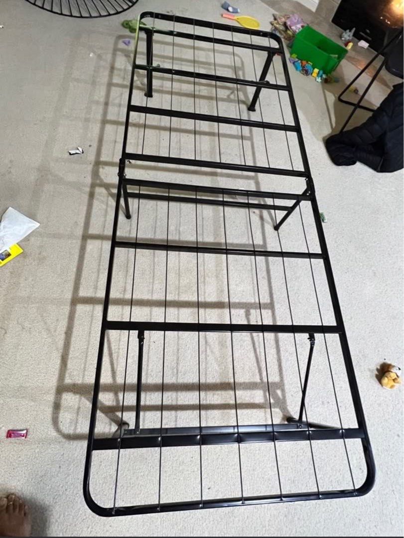 Foldable Single Frame (Category: Bed Frames & Mattresses) located in Singapore. Submitted by round7robin (Listing ID 1337947366, Image 2). Description: .