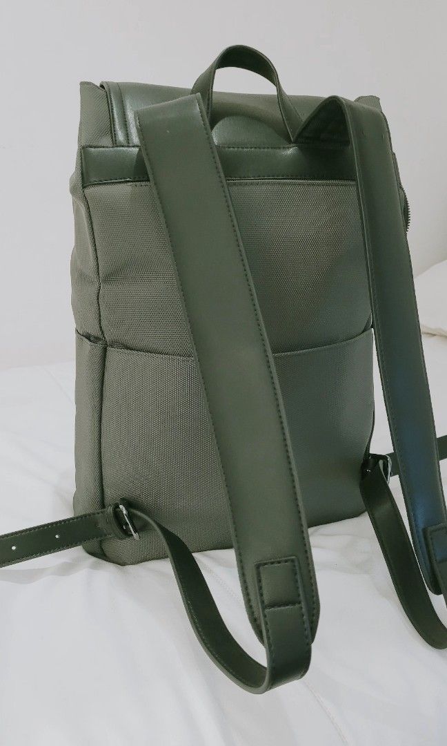 Huawei Laptop Bag (Category: Backpacks) located in Las Pinas. Submitted by wndwshpr (Listing ID 1338021357, Image 1). Description: Brandnew never used..