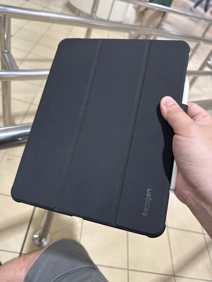 iPad case (Category: Cases & Sleeves) located in Singapore. Submitted by ccywin (Listing ID 1338116829, Image 1). Description: .