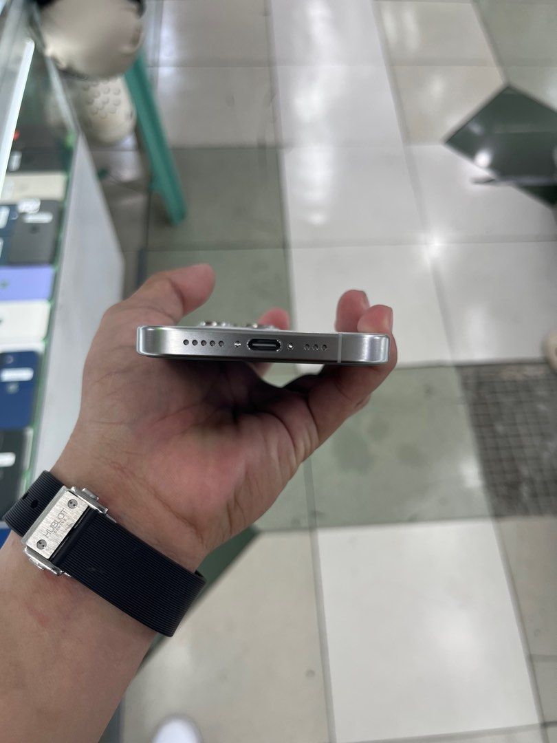 IPHONE 15 PRO 256GB 95BH SMART LOCK NO ISSUE (Category: iPhone 15 Series) located in Manila. Submitted by mrkim_gadget (Listing ID 1338071246, Image 2). Description: Onhand| IPHONE 15 PRO •256GB •Smart Lock •99% Smooth •Never been Repaired •No Hidden Issues •Can Reset Anytime •Test to Sawa •NOT Refurb •Unli 3utools INCLUSION CLEAR CASE CHARGER TEMPERD •Mode of payment •Cash •Gcash •Bank Transfer We Open for COD (INYO PO SF) Pick-Up at my Shop in 