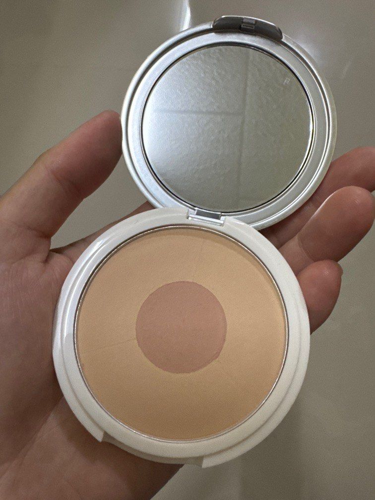 Issy & Co True Flex Perfecting Powder (Category: Makeup) located in Davao. Submitted by eiynah (Listing ID 1338038296, Image 3). Description: Just bought this one last week, too dark ung shade for me.. .